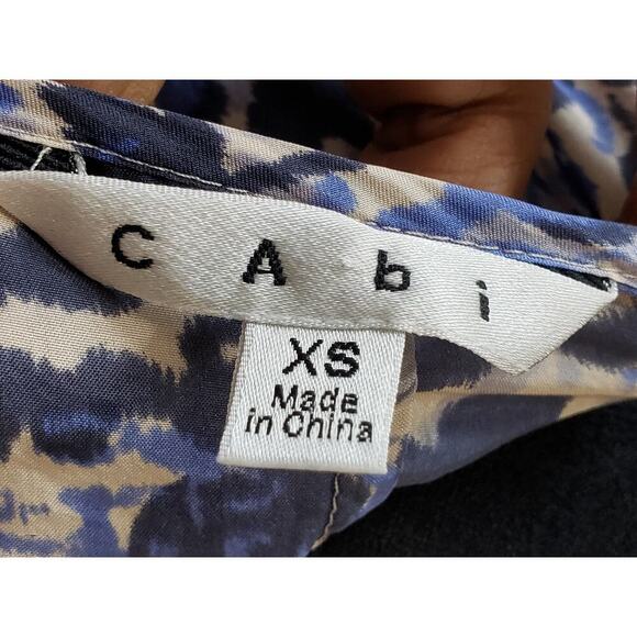 CAbi Blouse Top Womens XS White Animal Print Cascade Ruffle Sleeveless Pullover - Picture 3 of 12